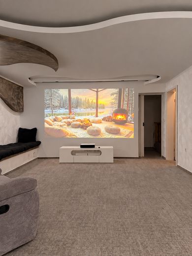 Komisyonsuz: Teraslı, konut amaçlı kullanılan bodrum katı ve hobi/sinema odalı 3,5 oda – Hobbyraum Kino