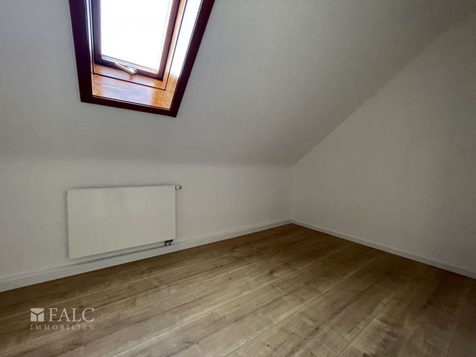 Erstbezug nach Sanierung: Helle Dachgeschosswohnung mit gehobener Ausstattung in Langenzenn – Kinder- / Arbeitszimmer