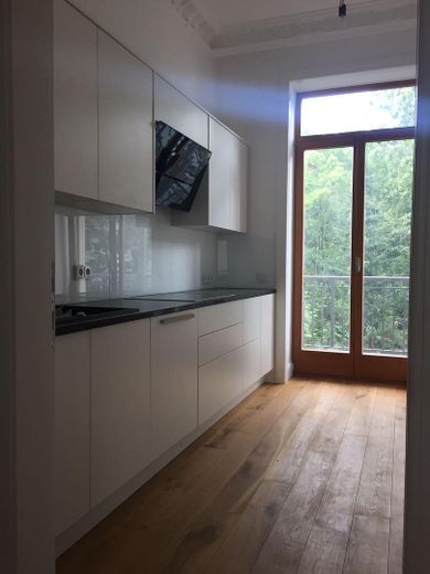 Le charme de l’ancien rencontre la modernité – élégant appartement de 2 pièces avec balcon sur la Berger Straße – Küche