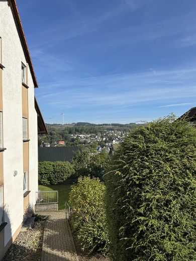 4-Zimmer-Wohnung mit Balkon in ruhiger Wohnlage! – Foto 2
