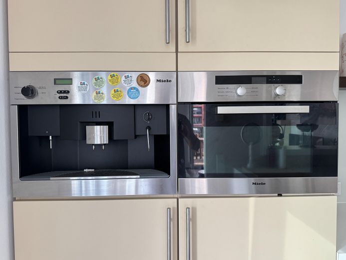 Wohnan auf dem Wasser - Exklusive 2-Zimmer Wohnung mit unverbaubaren Blick auf den Main – Elektrogeräte