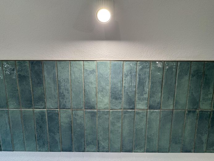 Kernsanierte 3-Zimmer-Wohnung am Bodensee, Balkon, Provisionsfrei – Küche / Fliesenspiegel