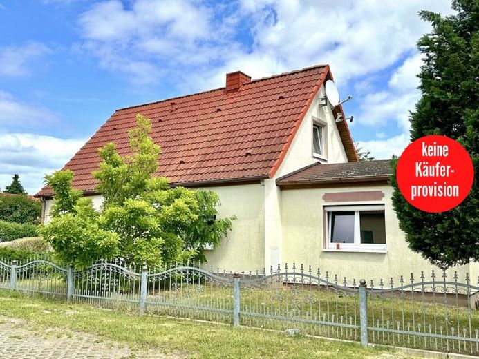 HORN IMMOBILIEN ++ Einfamilienhaus in Lebehn – Wohnen in Seenähe mit großem Grundstück – Foto 1