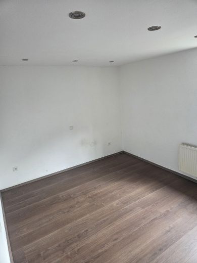 شقة في الطابق الأرضي مع تراس كبير في منزل يضم ثلاث وحدات سكنية في رونّبيك – Schlafzimmer