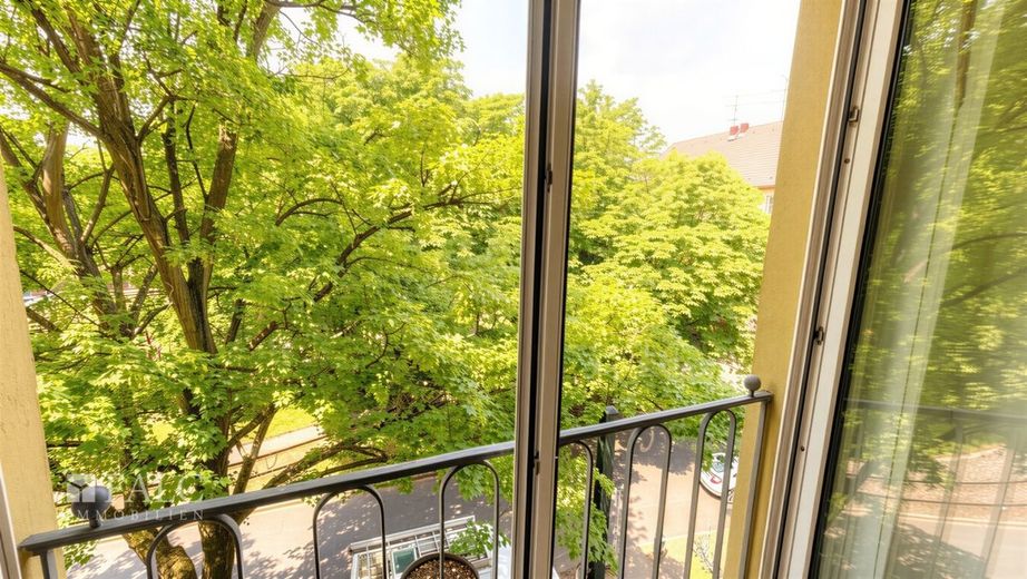 Mitten in der Stadt, direkt im Grünen - gepflegte 2-Zimmer-Wohnung mit besonderem Ausblick – Blick ins Grüne