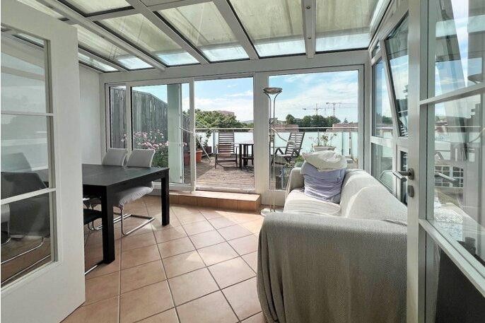 Luxuriöse, modernisierte DG-Whg. mit Wintergarten und großer Terrasse mit hoher Lebensqualität – Wintergarten u Terrasse