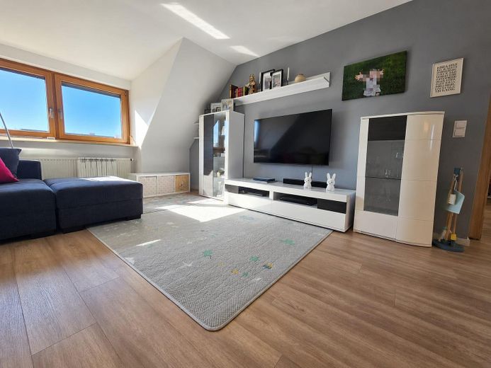 Appartement 3 pièces bien entretenu à Neunkirchen am Brand – Wohnzimmer