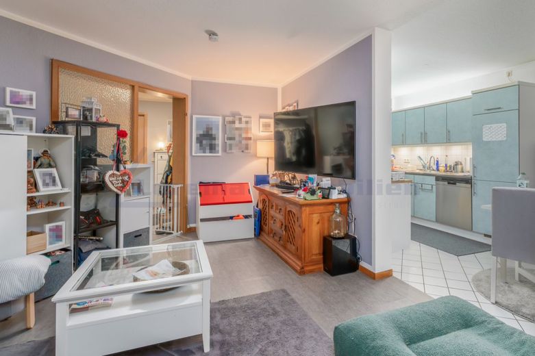 Berlin-Mariendorf: Vermietete 3-Zimmer-Kapitalanlage mit Loggia im gepflegten Ensemble – Wohnzimmer