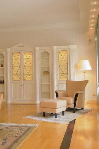 Represäntive Premium-Villa in gefragter Lage von Kolkwitz - VERKAUF IM DIGITALEN BIETERVERFAHREN – Wohnzimmer