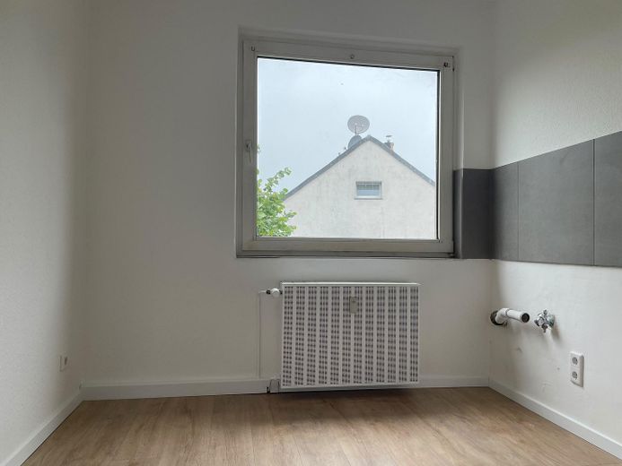 Neu sanierte 2-Zimmer-Wohnung mit Balkon in Oberhausen – Küche