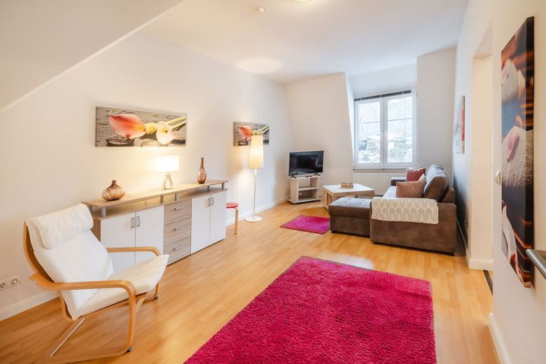 Wohn- und Geschäftshaus in Altwied: 8 Wohnungen, Gewerbe und viel Entwicklungspotenzial – Wohnbereich Wohnung Nr. I