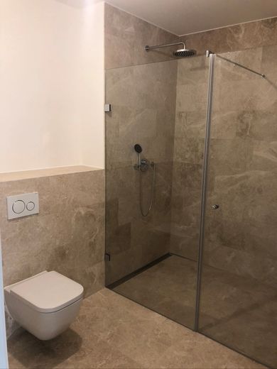 Abitare in modo esclusivo a Berlin-Mitte- POSIZIONE TOP vicino al KADEWE! Bilocale di 1 stanza con ascensore e balcone a Berlino – Bad