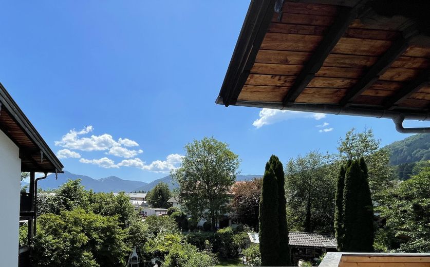 Großzügige 4,5-Zi.-Wohnung (175 m²) mit Dachterrasse & Wallbergblick in Bad Wiessee – Blick auf Wallberg & Setzberg