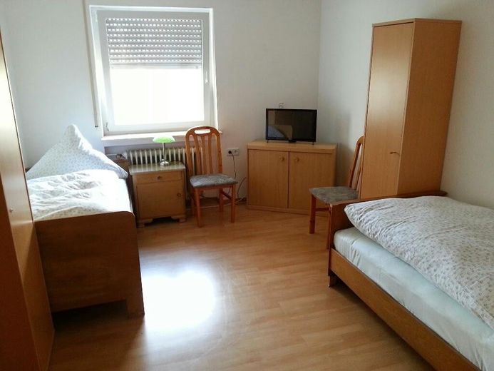 Preis verhandelbar: Helle, kurzfristig bezugsfreie 4,5-Zi.-Wohnung in Top-Lage von Laupheim-Süd – Schlafzimmer
