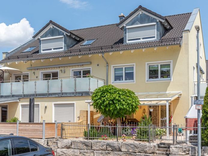 2-Zimmer-Dach-Wohnung in Ergolding-Piflas mit TG-Stellplatz und Außenstellplatz, EBK ablösbar – Photo 1