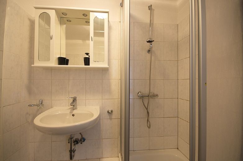 Furnished room with private bathroom, Internet via W-LAN, in an attractive part of town – 5c6859d5207c6fb63995ff873840f6d477e797f4.jpg