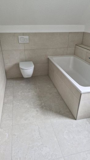 Badezimmer 1 mit Badewanne