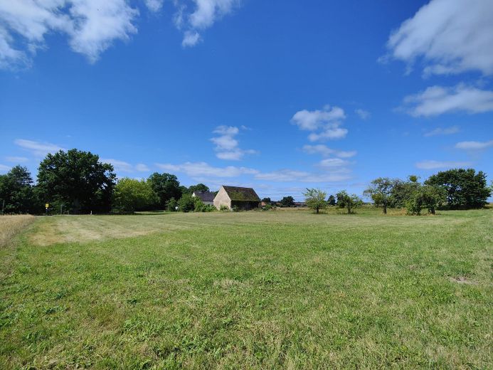 Landhuis met bijgebouwen op een perceel van meer dan 6.000 m² in een droomachtige, afgelegen ligging  - provisievrij – große Hauswiese