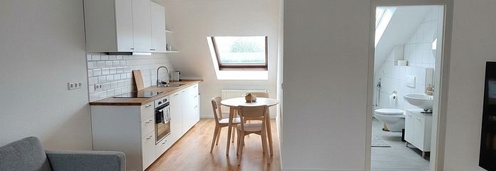 Wohnzimmer mit Blick auf Küche
