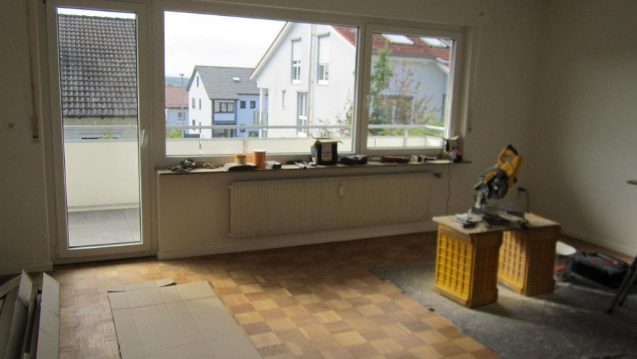 Ruhige zentrale 4,5-Zimmer-Wohnung mit großem Balkon 1. OG Herrenberg Ziegelfeld Wallbox Stellplatz – Wohnen