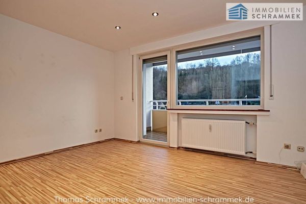 TOP FEATURES WITH FITTED KITCHEN - APARTMENT WITH BALCONY FOR DISCERNING TENANTS