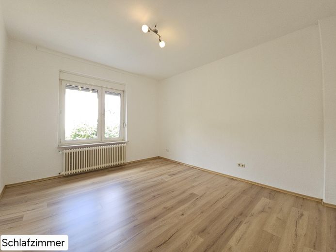 Frisch renovierte 3-Zimmer-Wohnung mit neuem Laminatboden in ruhiger & zentraler Lage – Foto 5