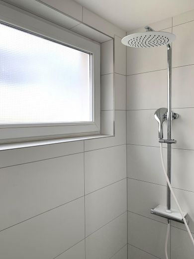 Neu* Bad mit Regendusche
