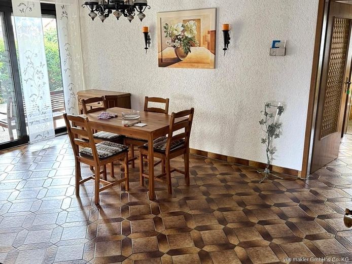 Stilvolles Einfamilienhaus mit Einliegerwohnung und großzügigem Grundstück in Arzberg – VUB0002479-5