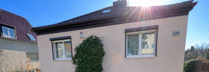 Sogno abitativo dal carattere accogliente – spaziosa casa unifamiliare con una veranda invernale da sogno