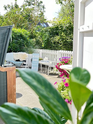 Blick durch Tür 1 von 2