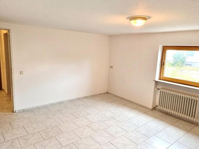 Großzügiges Einfamilienhaus mit 4 Garagen – Provisionsfrei – Ideal für große Familien – UG Wohnen
