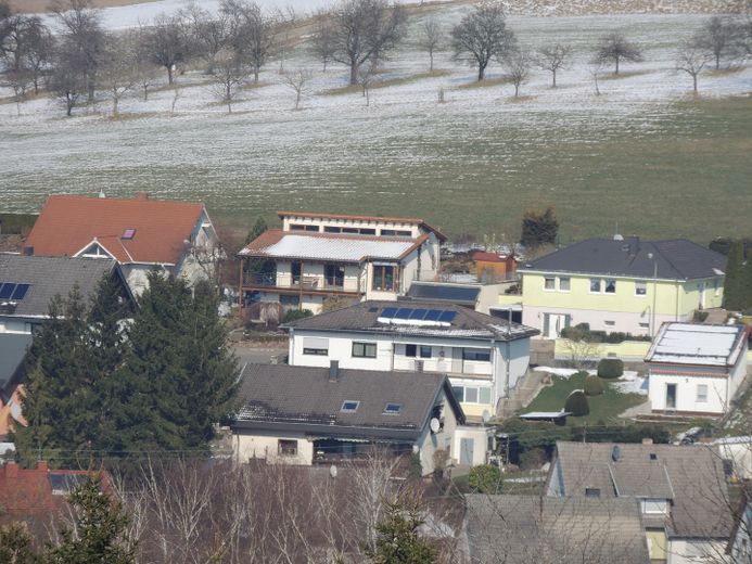 Freistehendes Niedrigenergie-EFH in Massivbauweise zwischen Pirmasens und Zweibrücken – Von der anderen Hangseite