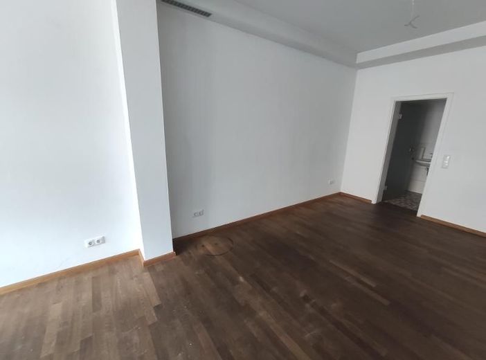 Laden- oder Bürofläche (links,zentral gelegen) – Warten / Empfang + Bar Bild 7