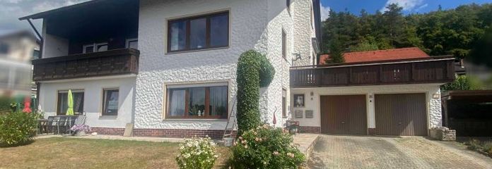 Spazio per generazioni: spaziosa casa trifamiliare con giardino, balcone e terrazza sul tetto