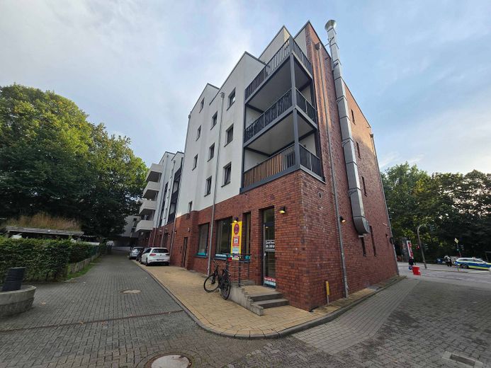 RÊVE DE NEUF : Appartement exclusif de 3 pièces avec cuisine équipée et grande terrasse sur le toit à Langenhorn – Außenansicht II
