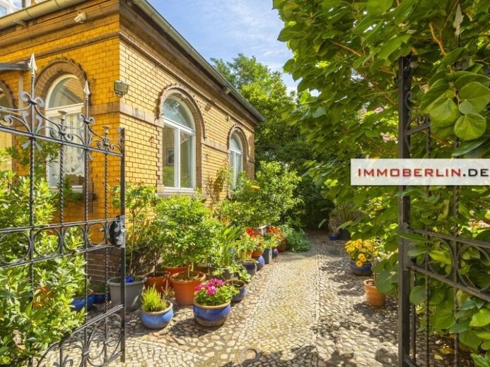IMMOBERLIN.DE - Exzellente Stadtvilla mit großem Sonnengarten in naturschöner Lage an der Nuthe – Foto 1