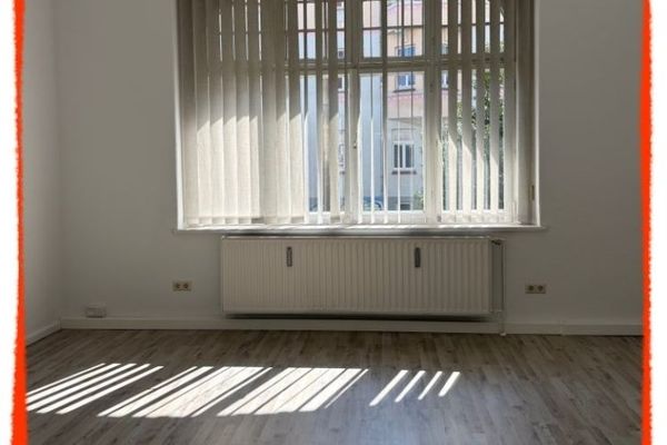 Repräsentative Büroeinheit mit Balkon, 2 WCs, Küche und großem Foyer in Zwickau-Nordvorstadt preiswert zu vermieten!