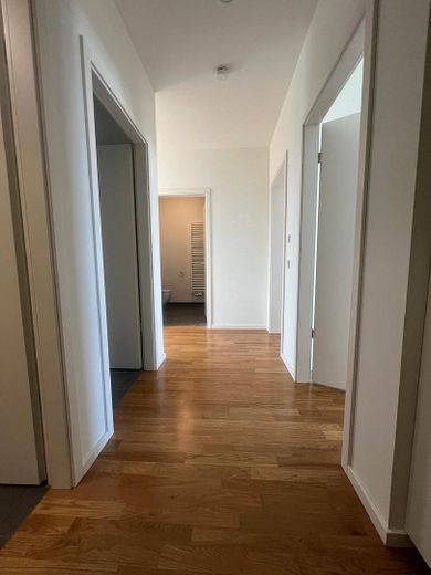 Exklusive neuwertige 3-Zimmer-Wohnung mit schönem Balkon von PRIVAT! – Flurbereich