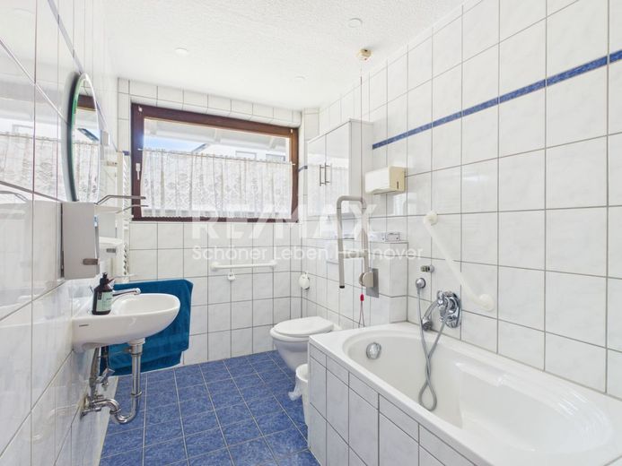 Viel Platz und zahlreiche Möglichkeiten - ehemaliges Altenpflegeheim mit großem Potenzial – Badezimmer EG