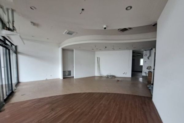 Locale commerciale (ca. 87 m²) nella zona industriale di Münchberg - elevato afflusso di clienti - vicino all’A9