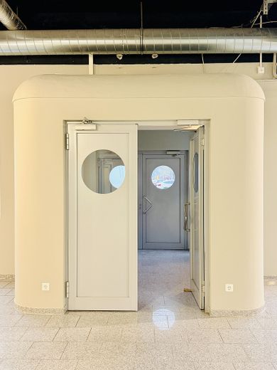 Loftartiges Ladenlokal - stylisch und hochwertig ausgestattet in Karlsbad - Langensteinbach – Verkaufsraum mit Windfang