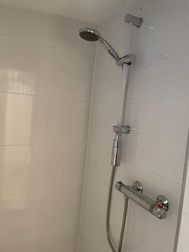 Grande maison individuelle rénovée avec extension atelier à Tharandt près de Dresde – Bad - Dusche 1.OG