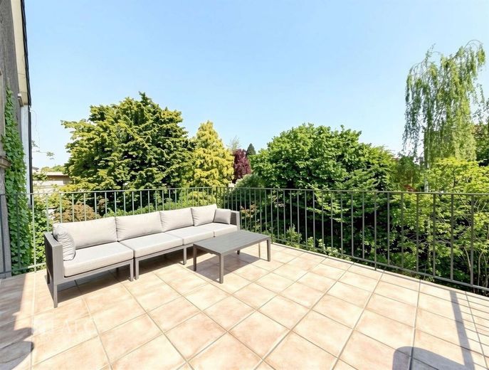 Charmantes Familienhaus mit zwei Wohneinheiten, traumhaftem Garten und großem Entwicklungspotenzial – Terrasse DG
