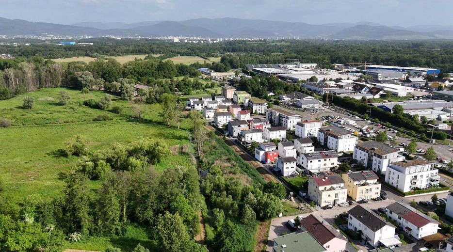 Piso en propiedad, apto para familias, en 2 plantas con carácter de casa y jardín propio – Umgebung