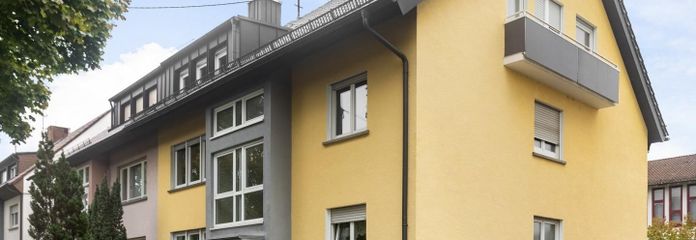 Ruim 2,5-kamerappartement met balkon op het zuidoosten en complete badkamer – Hausansicht