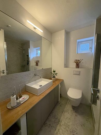 Haus im Haus - Helle moderne Maisonettewohnung in Top-Lage mit TG-Stellplatz – Bad im 2. OG