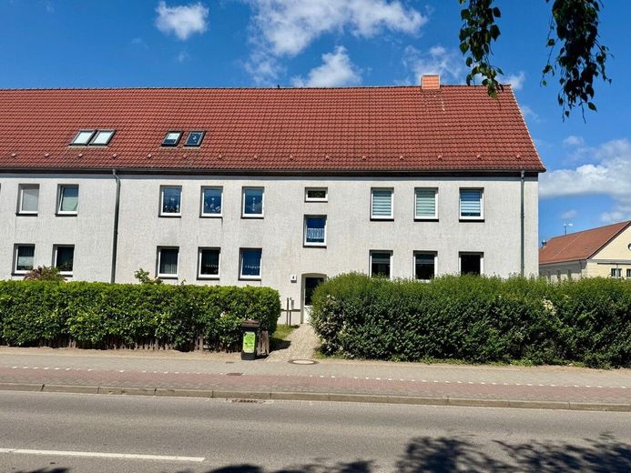 HORN IMMOBILIEN++ Neubrandenburg, 3-Raum Eigentumswohnung im 1. Obergeschoss -vermietet- – Gebäudeansicht