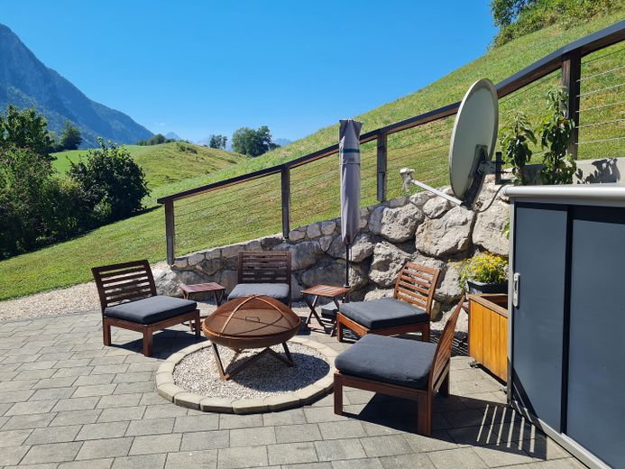 Detached house designed for two generations with mountain views in a sunny location – PRIVATE SALE – Platz an der Feuerschale