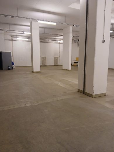 Ampio magazzino versatile presso la stazione centrale – Lager