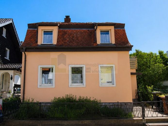 Een stadshuis met charme: rustige ligging op de tweede rij, mooie tuin, garage en korte afstanden direct naar het levendige stadscentrum van Donaueschingen! – Foto 1